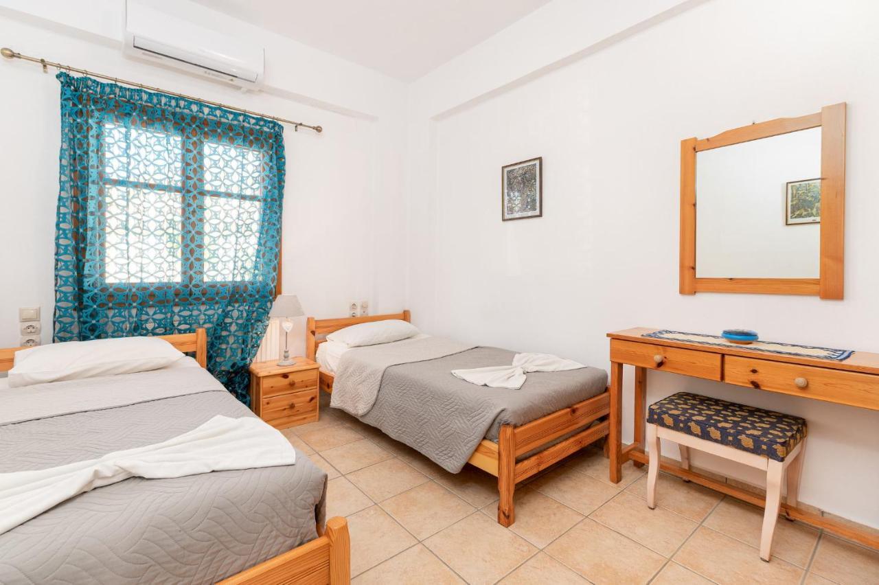 Villas Alexandros Kalamaki  Bagian luar foto
