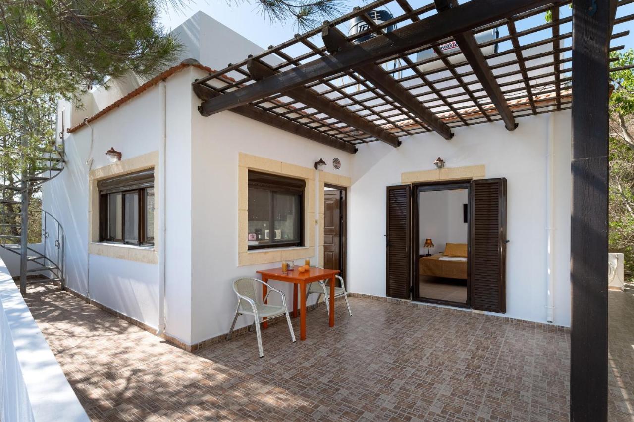 Villas Alexandros Kalamaki  Bagian luar foto