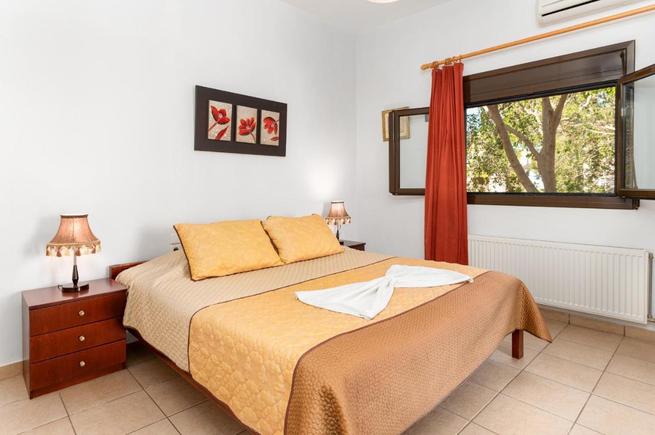 Villas Alexandros Kalamaki  Bagian luar foto
