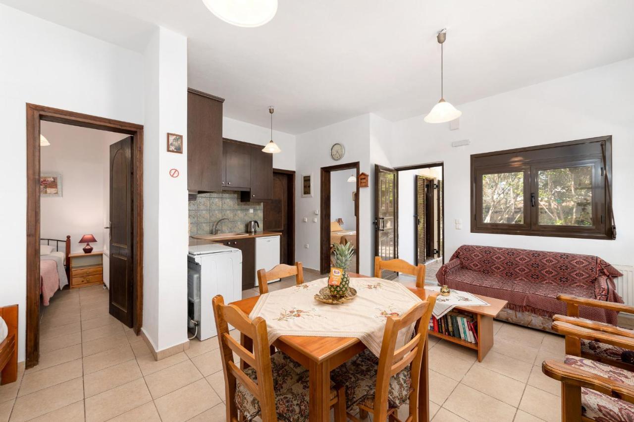 Villas Alexandros Kalamaki  Bagian luar foto