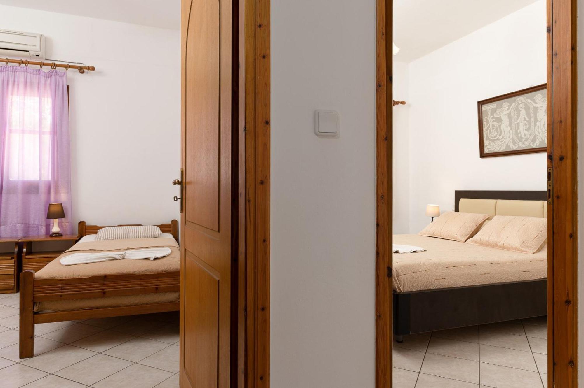 Villas Alexandros Kalamaki  Ruang foto